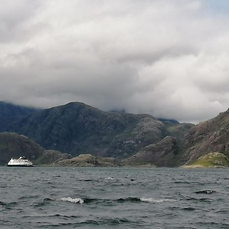 Poachers Bothy Skeabost 外观 照片